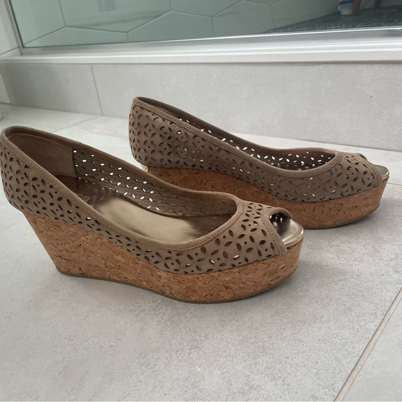 Jimmy Choo cork wedge suede shoes - Picture 3 of 8